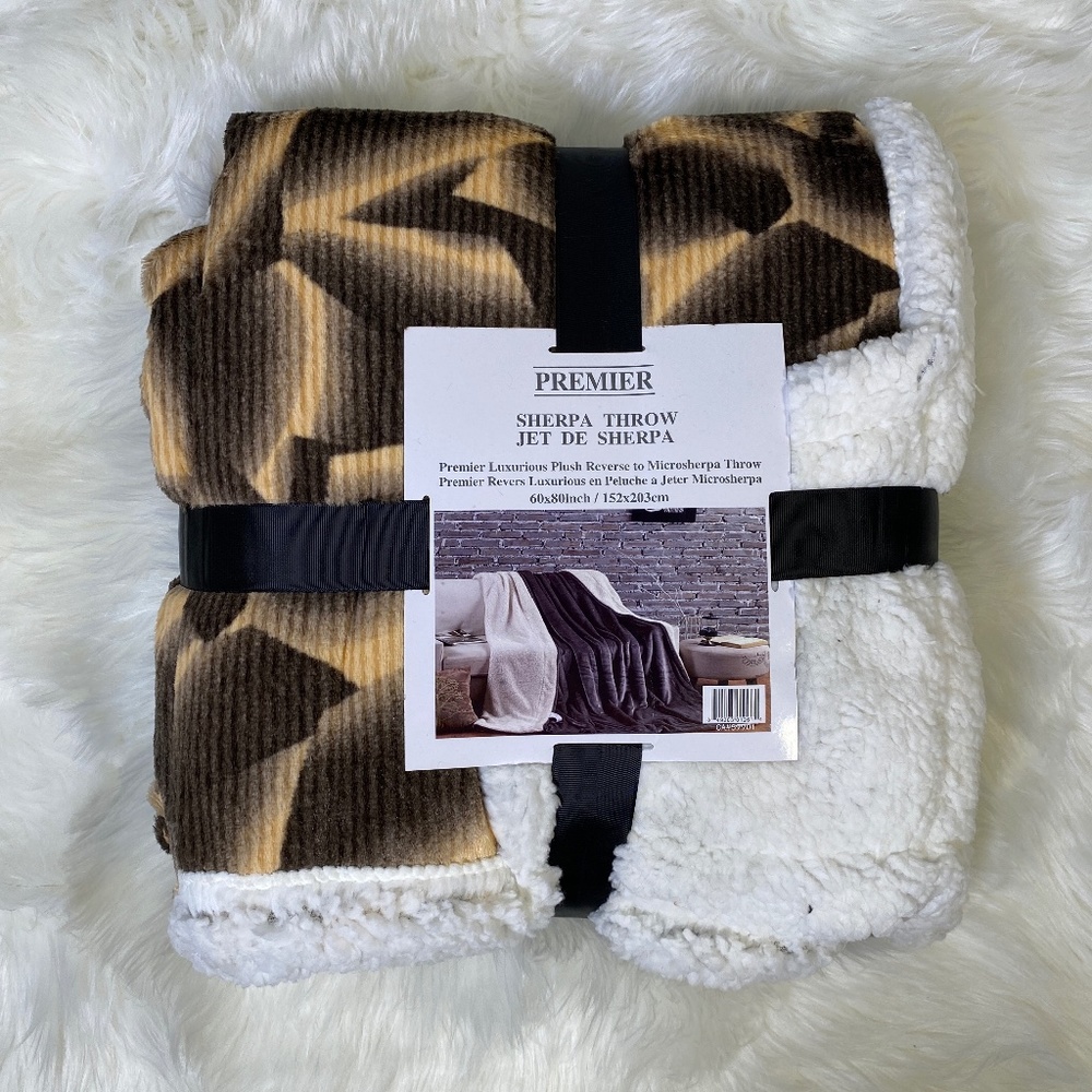 ✨FINAL STOCK✨Retro Geometry Micromink Sherpa Throw - Picture 1 of 3